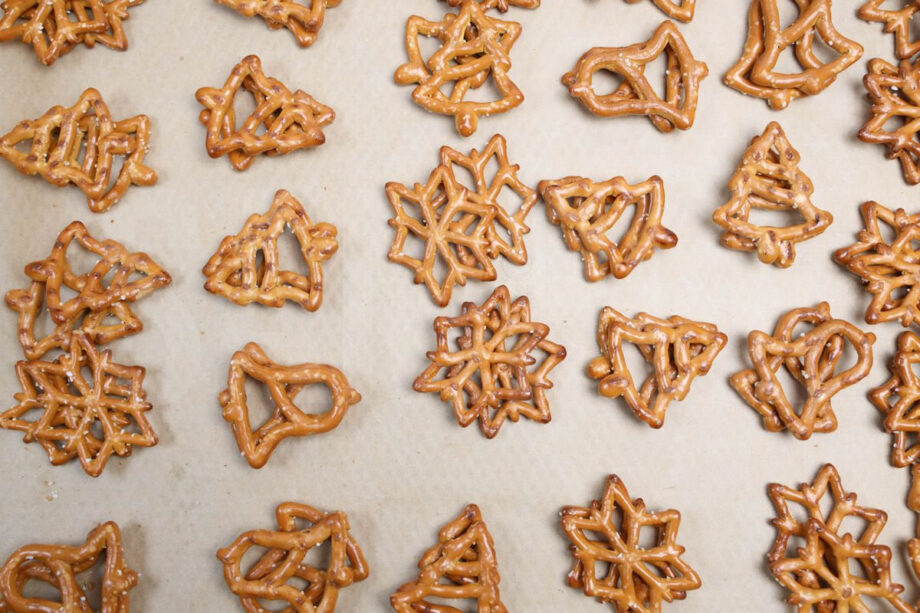 New Year's Eve Dipped Caramel Pretzels - Set 1 - Image 6